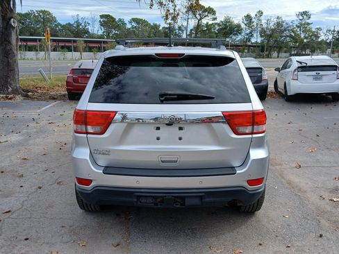 Used 2011 Jeep Grand Cherokee Laredo AWD/4WD image 4