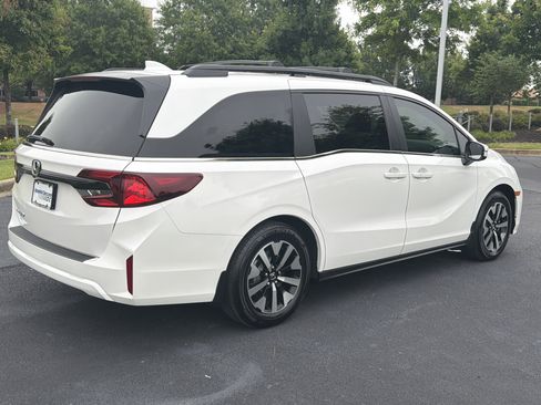Certified 2026 Honda Odyssey EX-L image 9