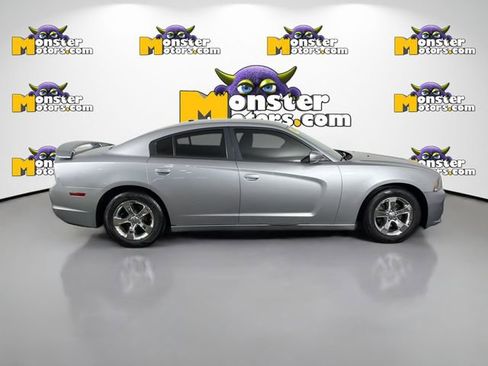 Used 2014 Dodge Charger SXT image 4