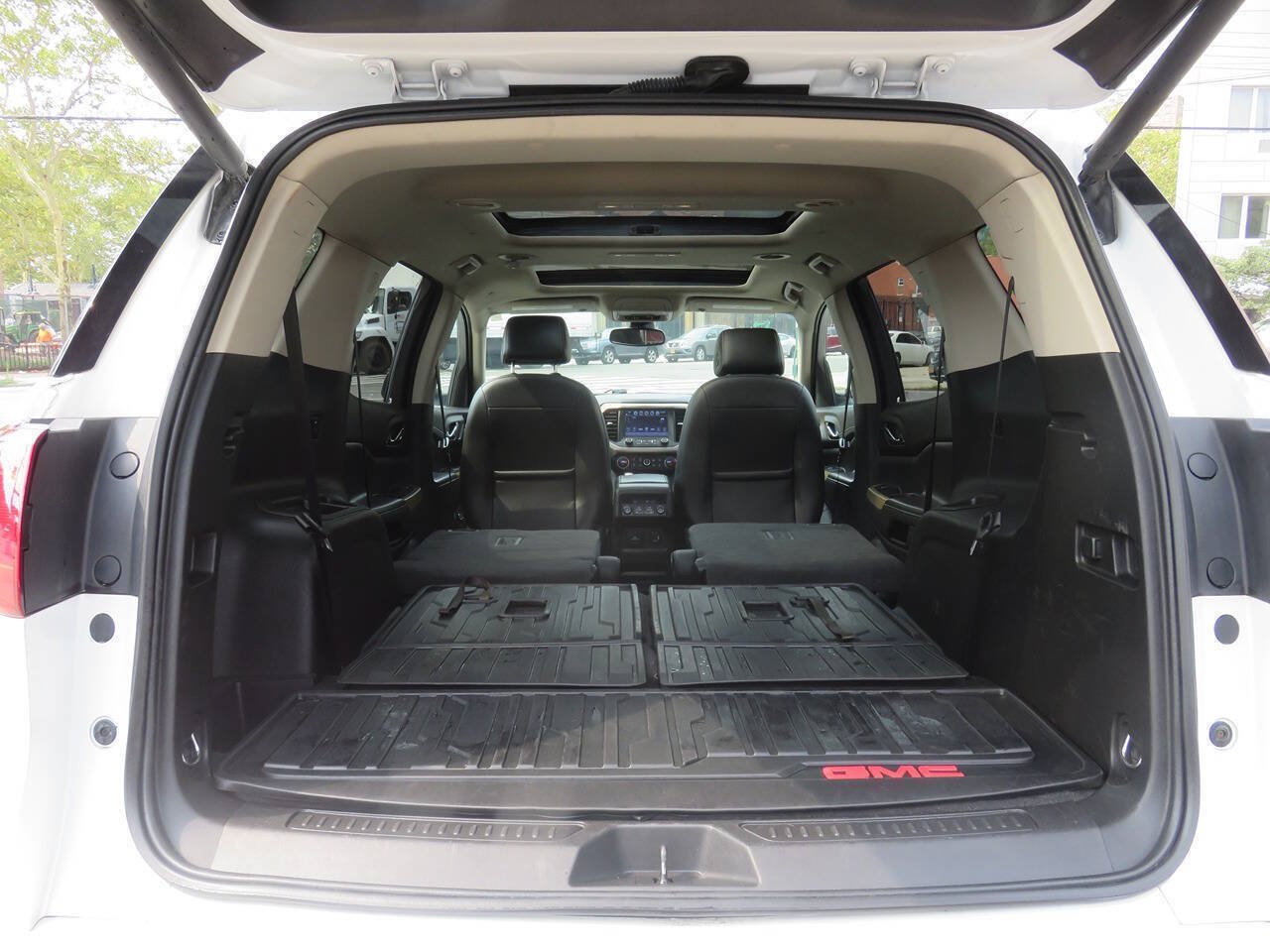 Used 2019 GMC Acadia Denali w/ Technology Package AWD/4WD image 27