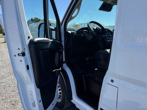 Used 2024 RAM ProMaster 2500 w/ Convenience Group image 14