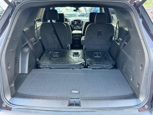 Used 2023 Chevrolet Traverse LT FWD image 19