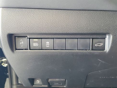 Used 2021 Toyota Venza XLE image 20