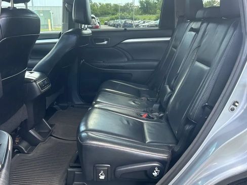 Used 2016 Toyota Highlander XLE AWD/4WD image 12