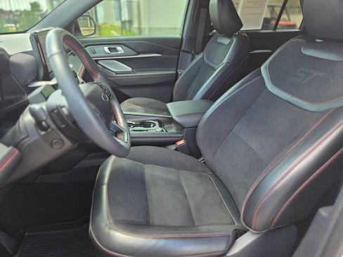 Certified 2025 Ford Explorer ST AWD/4WD image 18