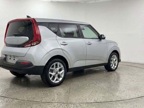 Used 2025 Kia Soul LX w/ LX Technology Package FWD image 9
