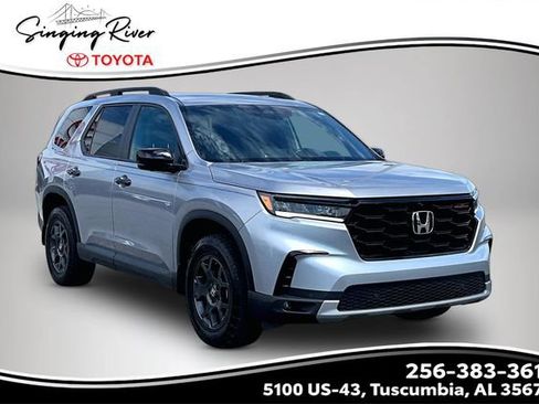 Used 2025 Honda Pilot TrailSport image 1