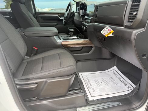 Used 2025 Chevrolet Traverse RS w/ LPO, Cargo Package FWD image 20