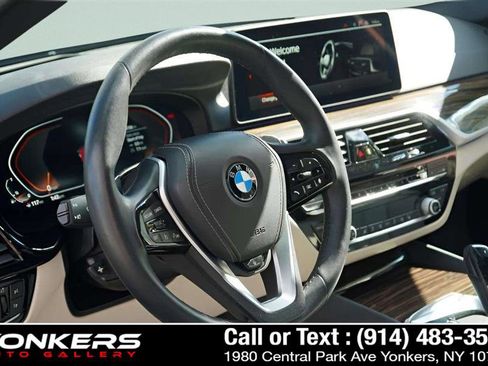 Used 2022 BMW 540i xDrive w/ Premium Package image 22