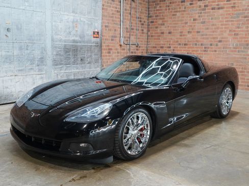 Used 2008 Chevrolet Corvette Coupe w/ Z51 Performance Package RWD image 41
