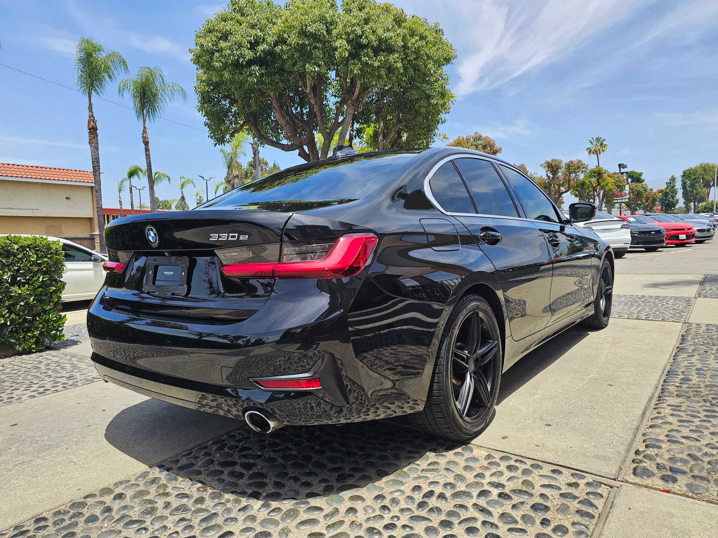 Used 2021 BMW 330e w/ Premium Package RWD image 5