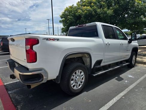 Used 2021 Chevrolet Silverado 2500 LT w/ Fleet Comfort Package AWD/4WD image 4