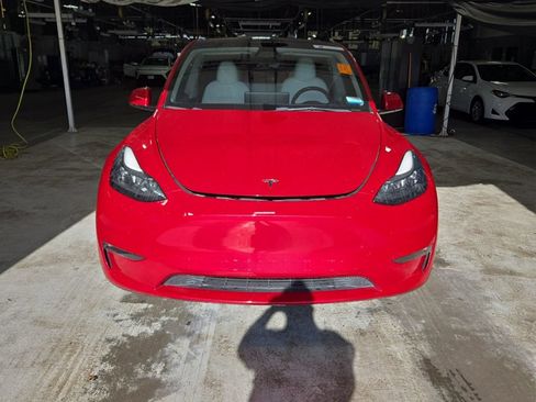 Used 2023 Tesla Model Y Performance AWD/4WD image 2