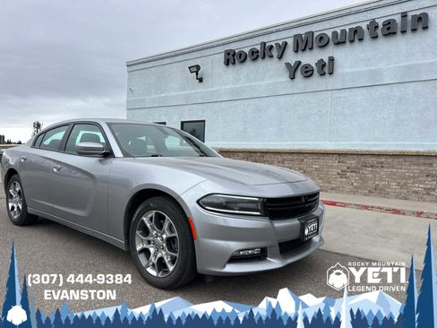 Used 2016 Dodge Charger SXT image 1