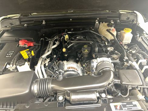 Used 2023 Jeep Gladiator Sport AWD/4WD image 34