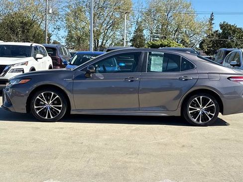 Used 2020 Toyota Camry SE image 6