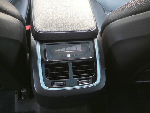 Used 2018 Volvo XC90 T5 Momentum w/ Convenience Package image 21