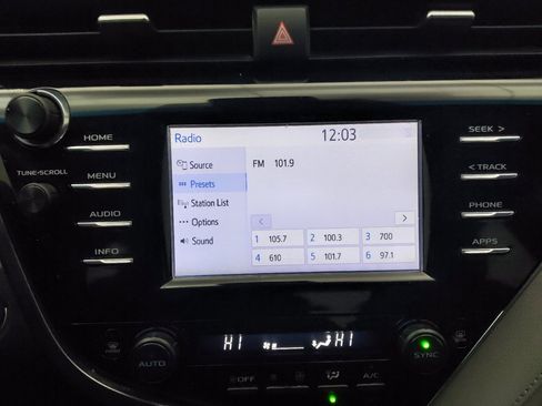 Used 2018 Toyota Camry LE image 25