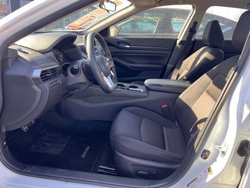 Used 2025 Nissan Altima 2.5 SV image 7