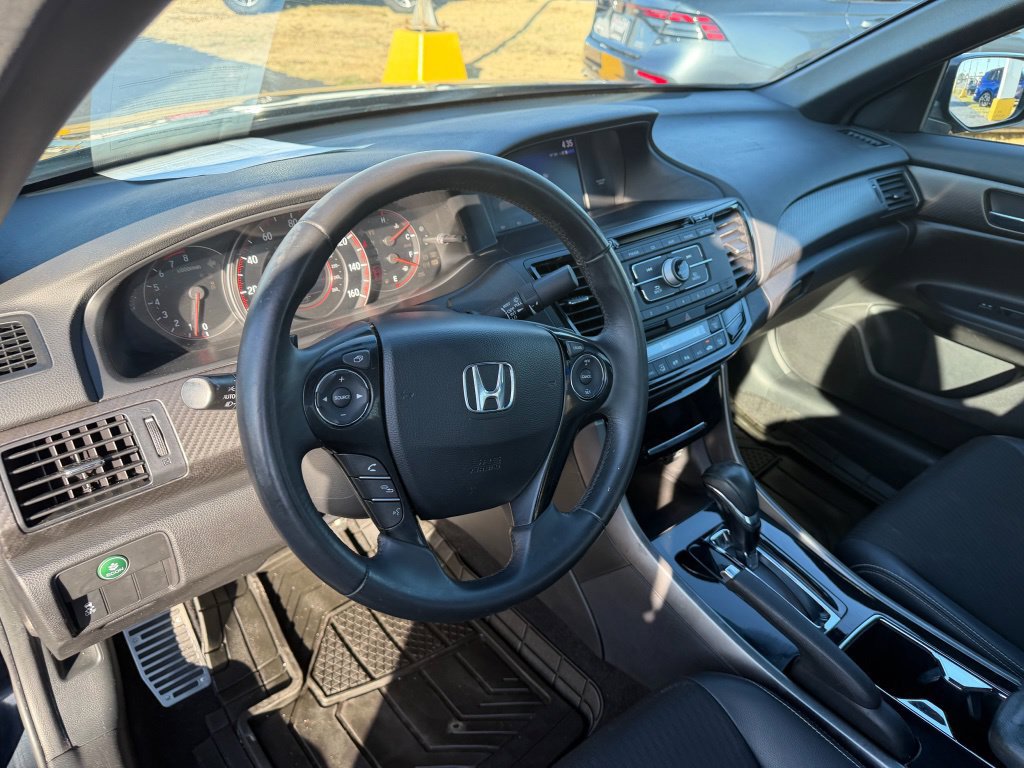 Used 2017 Honda Accord Sport image 11