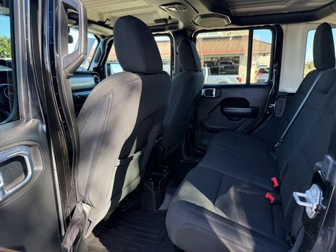 Used 2018 Jeep Wrangler Unlimited Sport S image 15