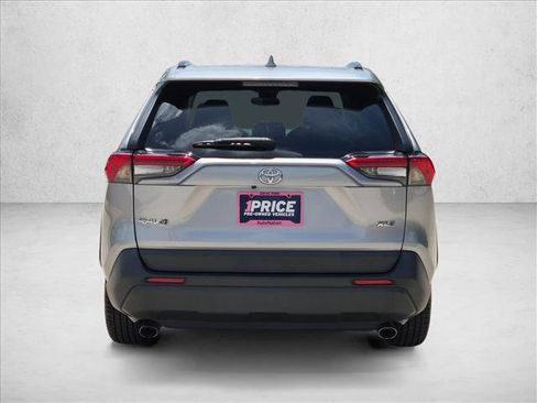 Used 2020 Toyota RAV4 XLE FWD image 6