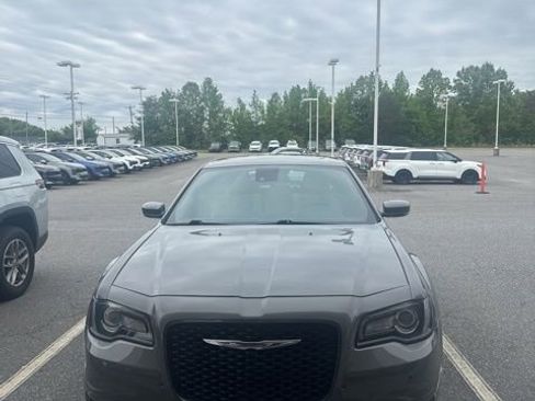 Used 2017 Chrysler 300 S w/ 300S Premium Group RWD image 2