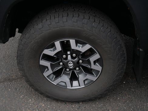 Used 2017 Toyota Tacoma TRD Off-Road AWD/4WD image 15