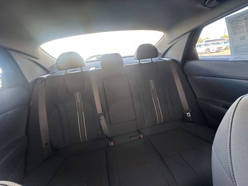 Used 2025 Hyundai Elantra SEL image 37