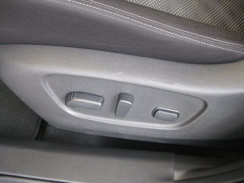 Used 2021 Nissan Rogue Sport SV FWD image 13