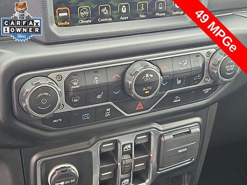 Used 2023 Jeep Wrangler Unlimited Sahara w/ Cold Weather Group AWD/4WD image 15