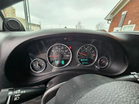 Used 2014 Jeep Wrangler Sahara w/ Dual Top Group image 27