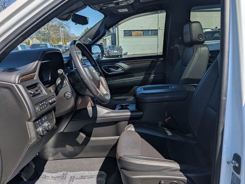 Used 2022 Chevrolet Tahoe High Country w/ Premium Package 2 AWD/4WD image 13