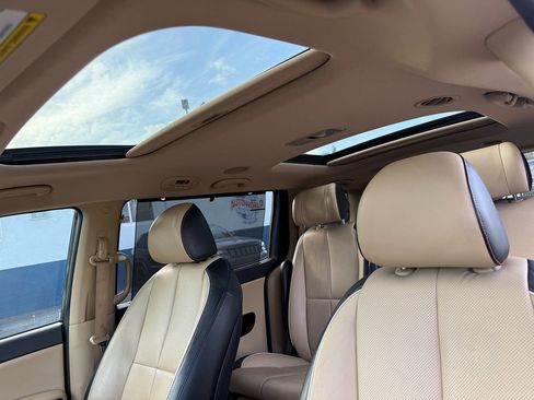 Used 2016 Kia Sedona SX Limited image 23