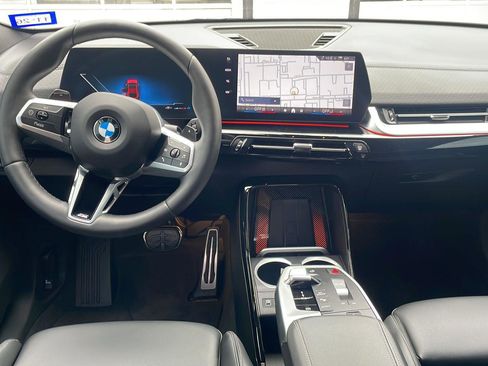 Used 2025 BMW X2 xDrive28i w/ M Sport Package AWD/4WD image 8