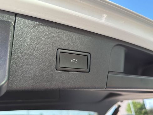 Used 2024 Volkswagen Atlas SE FWD image 10
