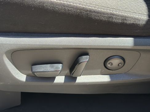 Used 2024 Nissan Pathfinder SV FWD image 17
