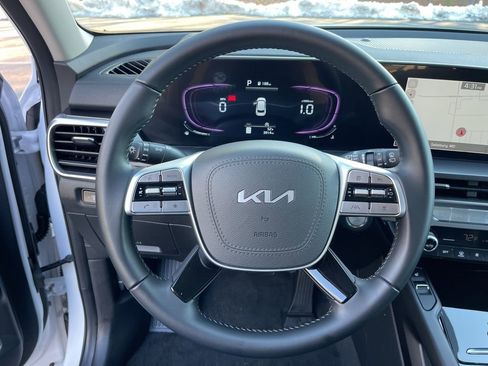 Used 2025 Kia Telluride S image 16
