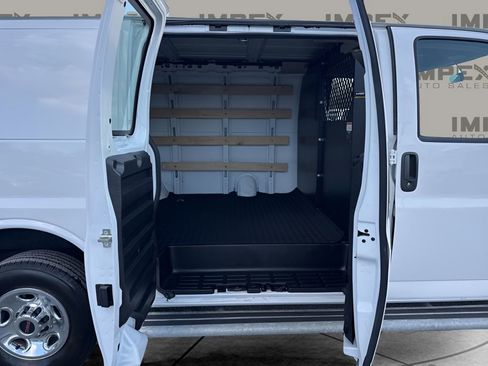 Used 2023 GMC Savana 2500 image 20