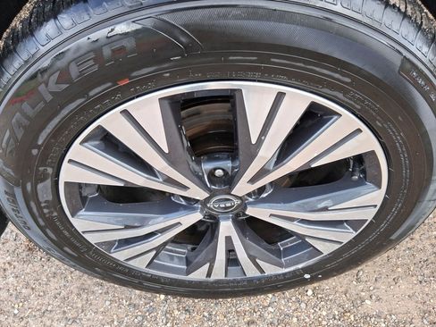 Used 2023 Nissan Rogue SV image 6