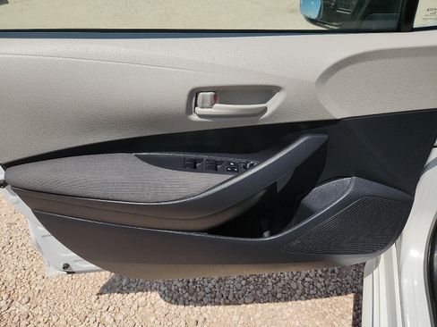 Used 2025 Toyota Corolla LE FWD image 12