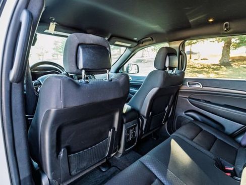 Used 2021 Jeep Grand Cherokee Laredo image 20