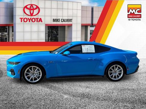Used 2025 Ford Mustang GT Premium RWD image 2