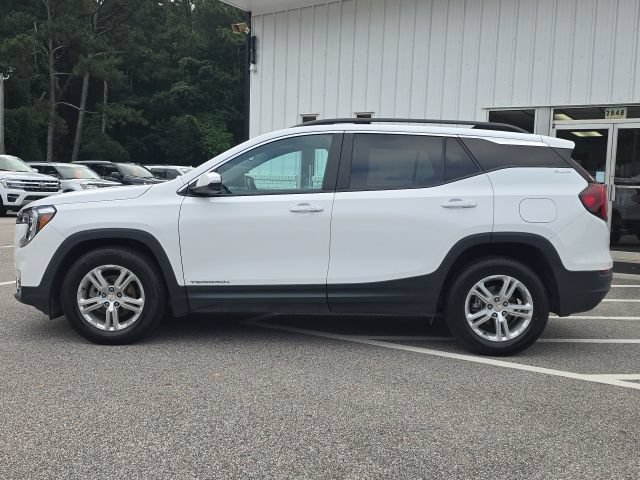 Used 2022 GMC Terrain SLE w/ Driver Convenience Package FWD image 2