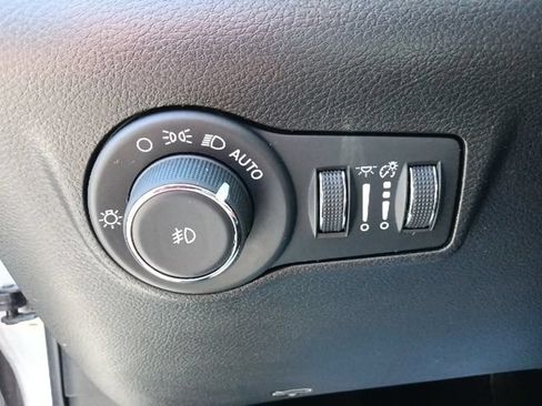 Used 2024 Jeep Compass Latitude AWD/4WD image 17