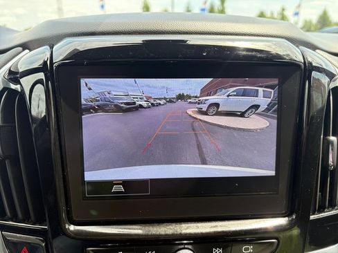 Used 2023 Chevrolet Traverse LT FWD image 28