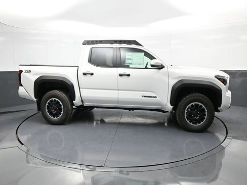 New 2024 Toyota Tacoma TRD Off-Road image 5