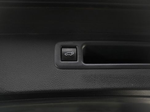 Used 2025 Toyota Highlander Platinum image 19