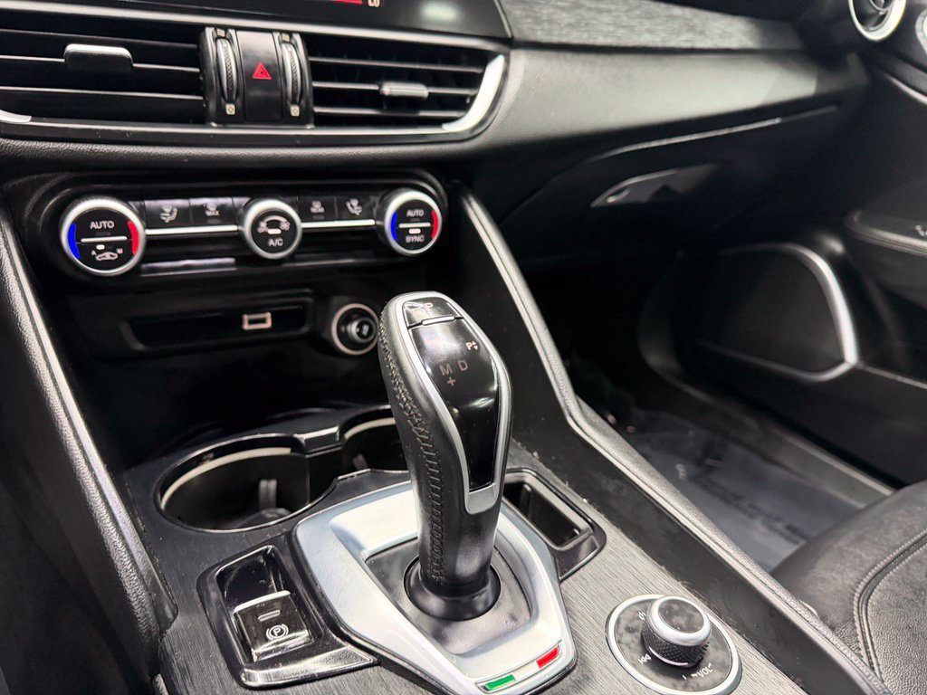 Used 2020 Alfa Romeo Giulia w/ Quick Order Package 22K Sport RWD image 26