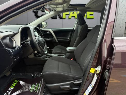 Used 2018 Toyota RAV4 XLE AWD/4WD image 16